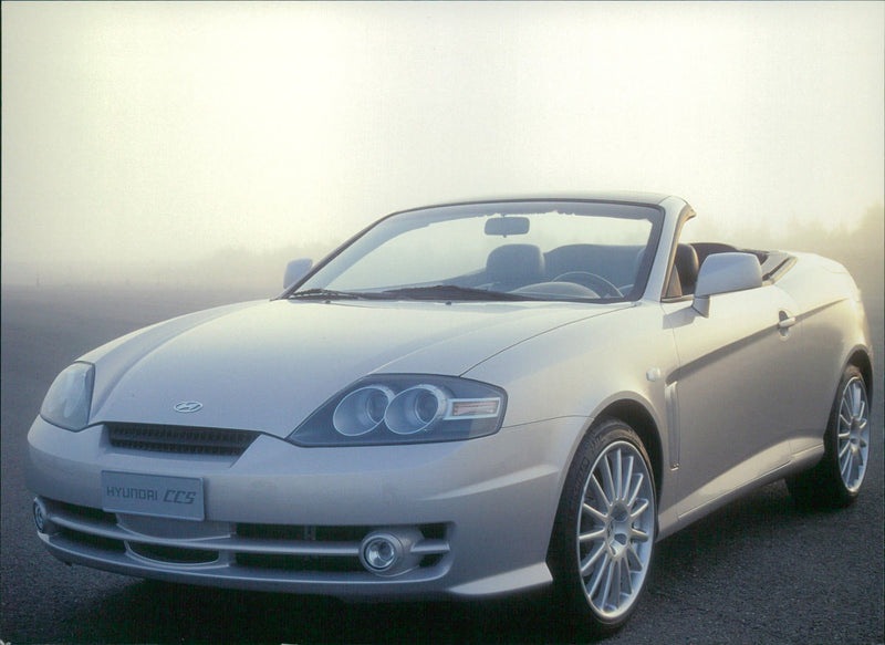 HYUNDAI - Vintage Photograph