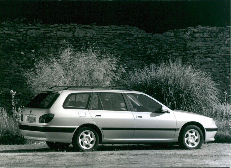 Peugeot 406 Break - Vintage Photograph
