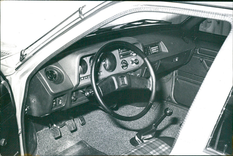 Daihatsu Charade 1000 - Vintage Photograph