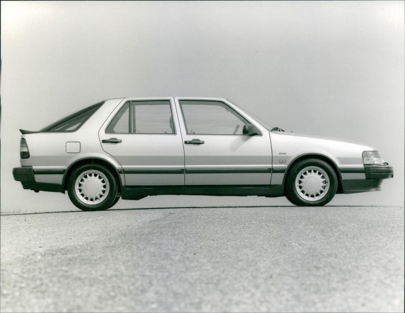 1991 Saab 9000 2.3 Turbo - Vintage Photograph