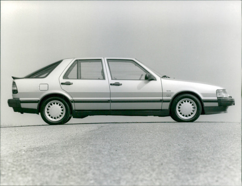 1991 Saab 9000 2.3 Turbo - Vintage Photograph