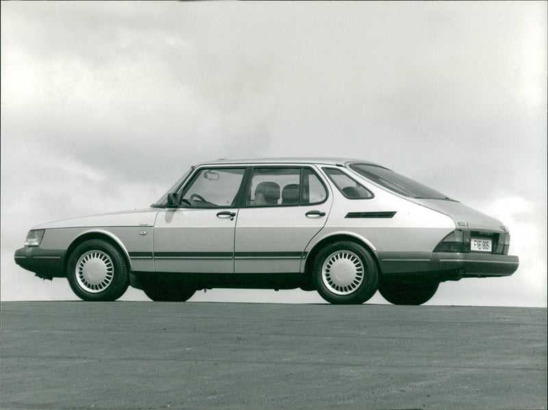 1991 Saab 900i 16 - Vintage Photograph