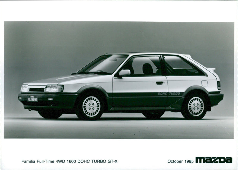 Familia  Full-Time 4WD. - Vintage Photograph