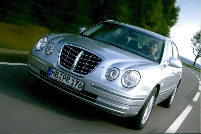 2003 KIA Opirus - Vintage Photograph