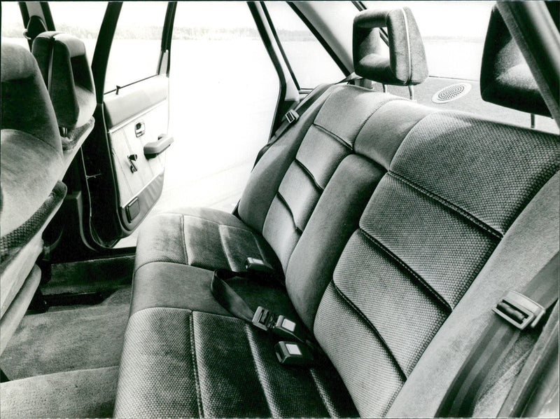 Audi 80 CD - Vintage Photograph