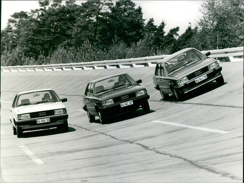 Audi 80 - Vintage Photograph