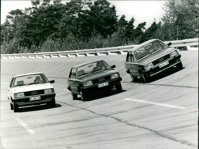 Audi 80 - Vintage Photograph