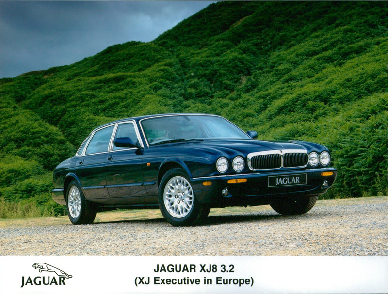 1999 Jaguar XJ8 3.2 - Vintage Photograph
