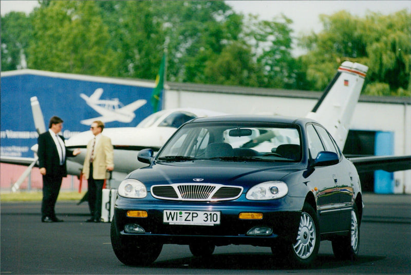 1999 Daewoo Leganza - Vintage Photograph