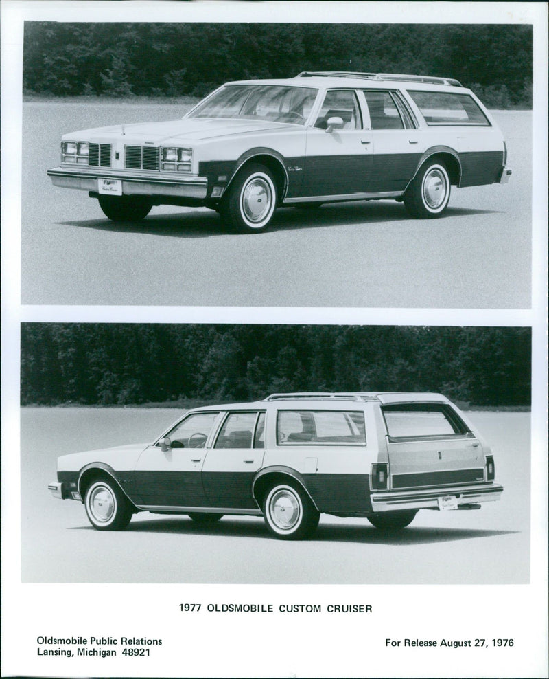 1977 Oldsmobile Custom Cruiser - Vintage Photograph
