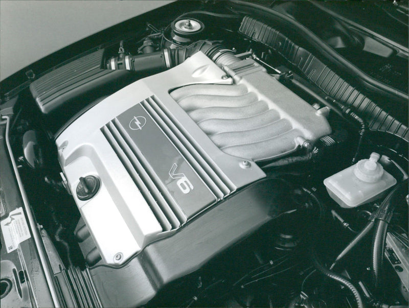 1993 Opel Vectra 2.5 liter V6 engine - Vintage Photograph