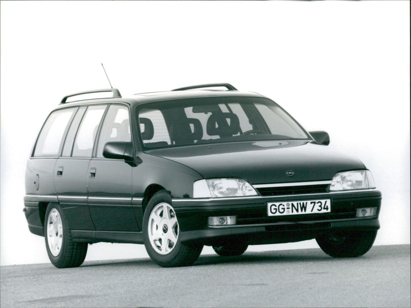 1993 Opel Omega Caravan 24V - Vintage Photograph