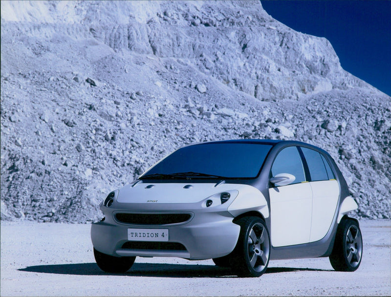 Smart Tridion 4 Concept '2001 - Vintage Photograph