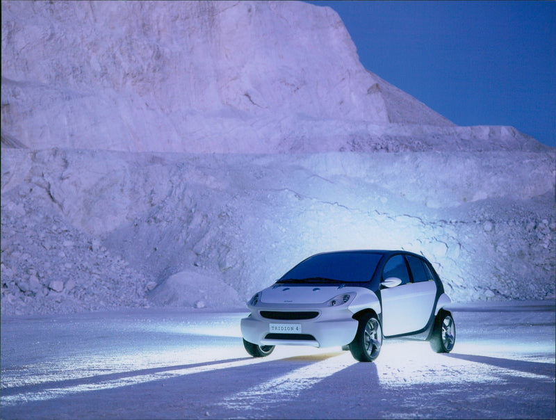 Smart Tridion 4 Concept '2001 - Vintage Photograph