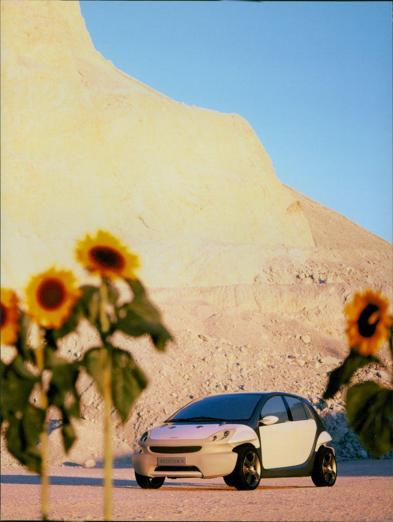 Smart Tridion 4 Concept '2001 - Vintage Photograph
