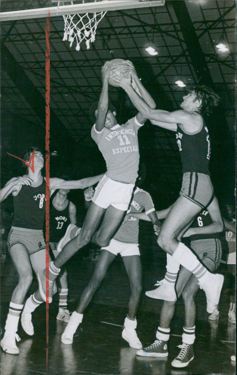 Atlantico vs Bolivar 87 - 81 - Vintage Photograph