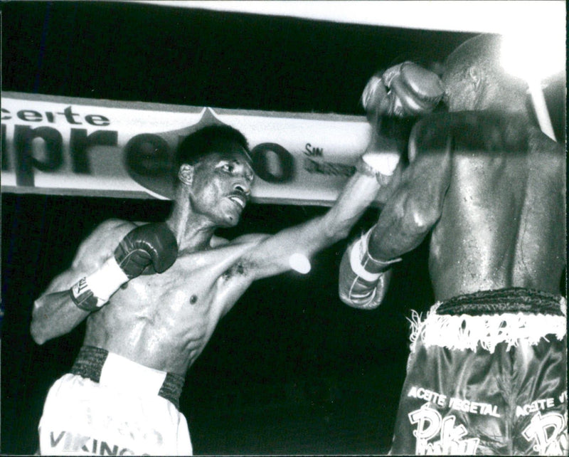 Eliecer Julio vs Francisco Alvarez. - Vintage Photograph