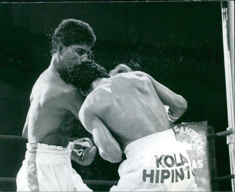 José Sanabria (Venezuela) vs. Moises Fuentes Rocha (Colombia) - Vintage Photograph