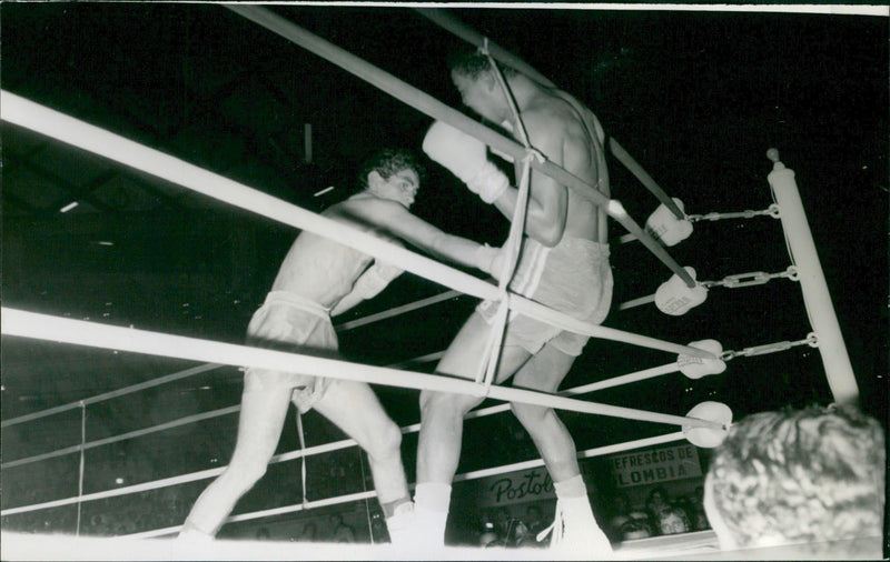 Armando Mendoza (Venezuela) vs. Juan José Gutierrez (Mexico) - Vintage Photograph