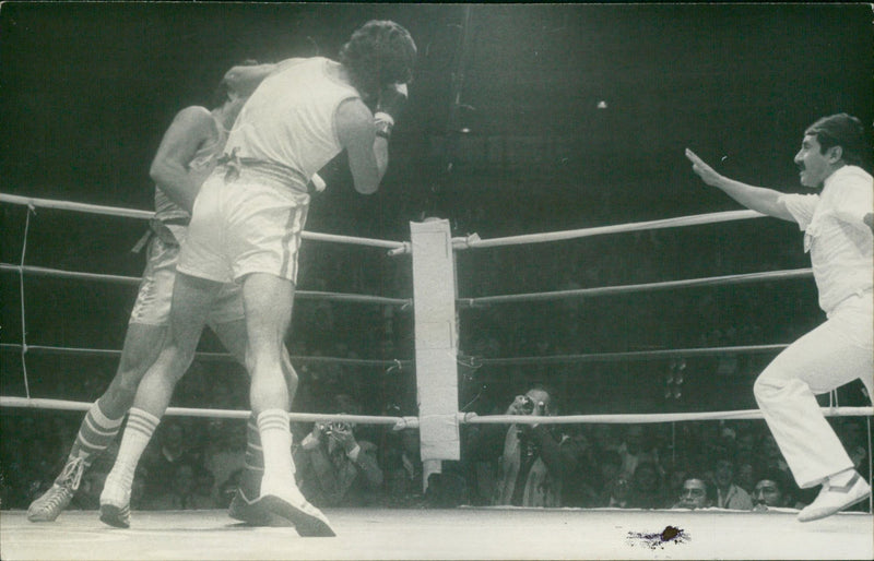 Simon Ramirez (Argentina) vs. Luis Quintan (Colombia) boxing - Vintage Photograph