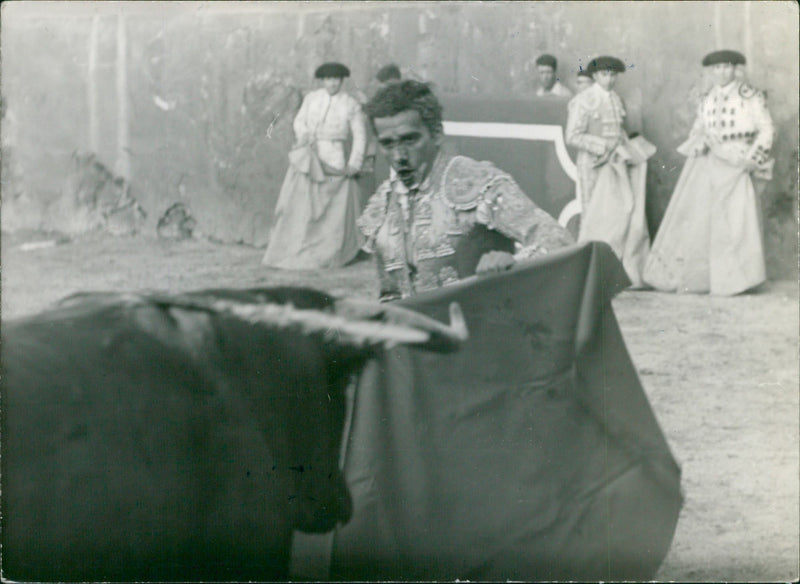 Héctor Villa (El Chano) fights the bull - Vintage Photograph