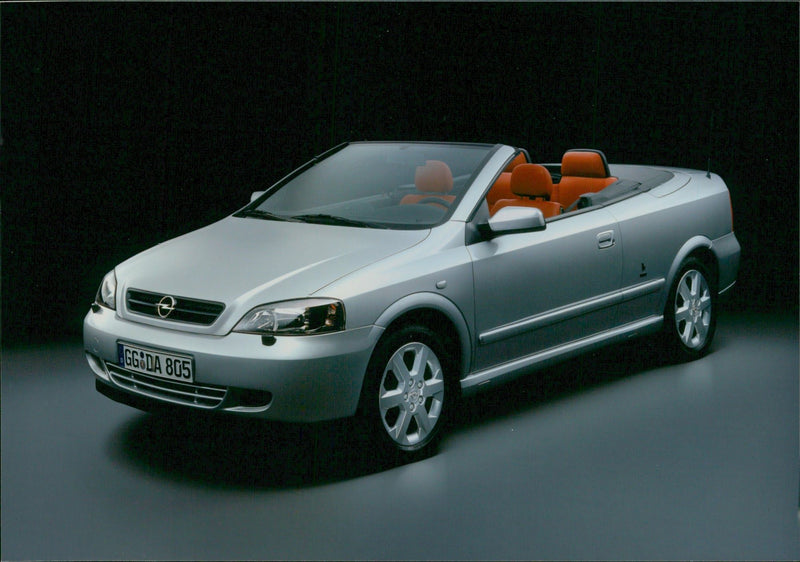 2000 Opel Astra - Vintage Photograph