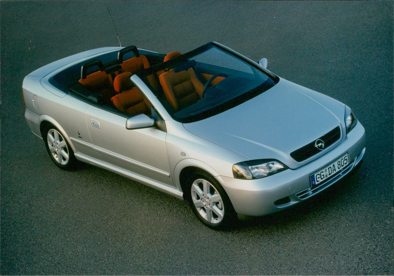 2000 Opel Astra - Vintage Photograph