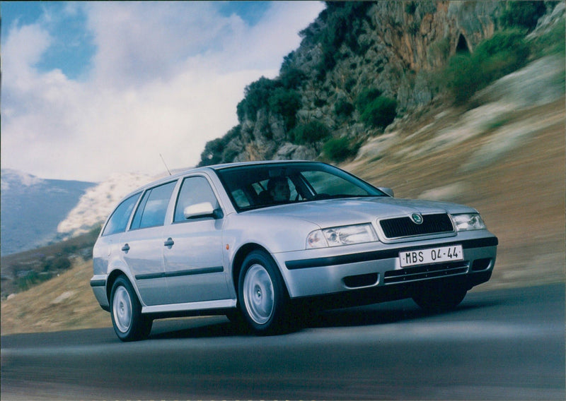 1999 OCTAVIA COMBI MBS - Vintage Photograph