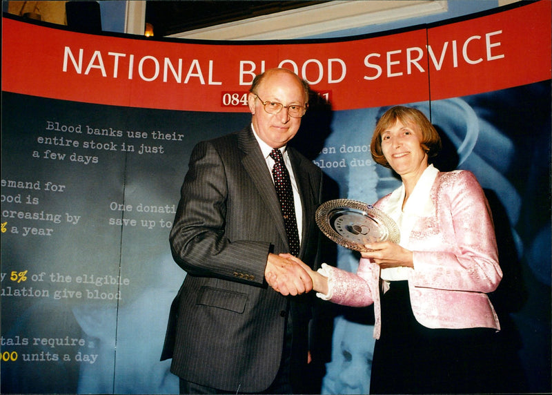 IATIONAL BI OD SERVIC 084 banks use their stock in just en dono Eys Blood due On - Vintage Photograph