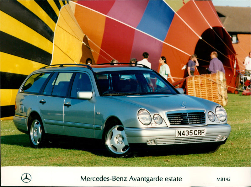 AIFUL BUNNY N435 CRP Mercedes - Benz Avantgarde estate
09 ( Punt July 17
[ HAPA - Vintage Photograph