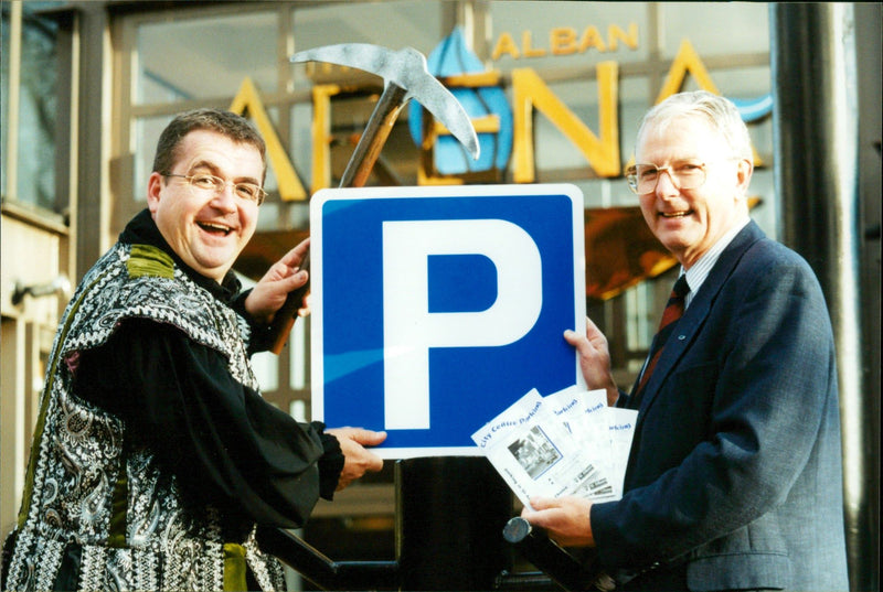 ALEAN VE N. P. y Cenue partelmas Mr Noel Cantillon Herts Business Monthly 63 Ca - Vintage Photograph