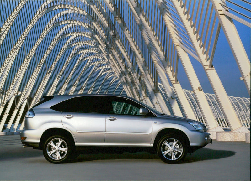 2005 Lexus RX400h - Vintage Photograph