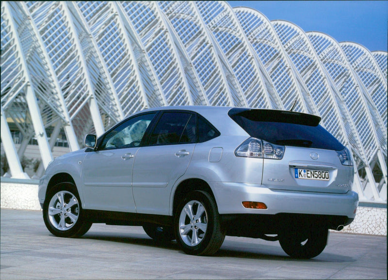 2005 Lexus RX400h - Vintage Photograph