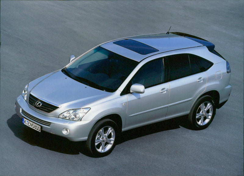 2005 Lexus RX400h - Vintage Photograph