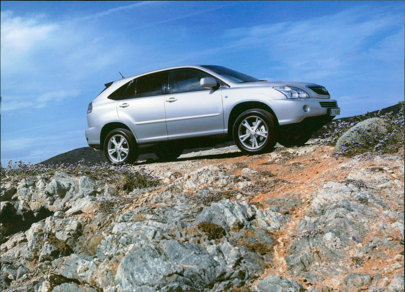 2005 Lexus RX400h - Vintage Photograph