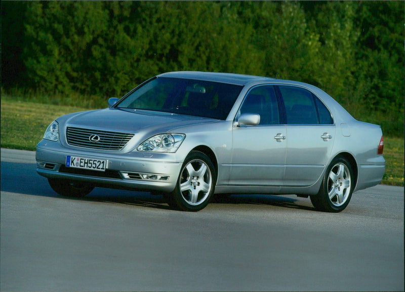 Lexus LS430 2003 - Vintage Photograph