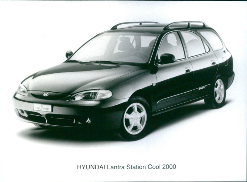 1998 Hyundai Lantra Station Cool 2000 - Vintage Photograph