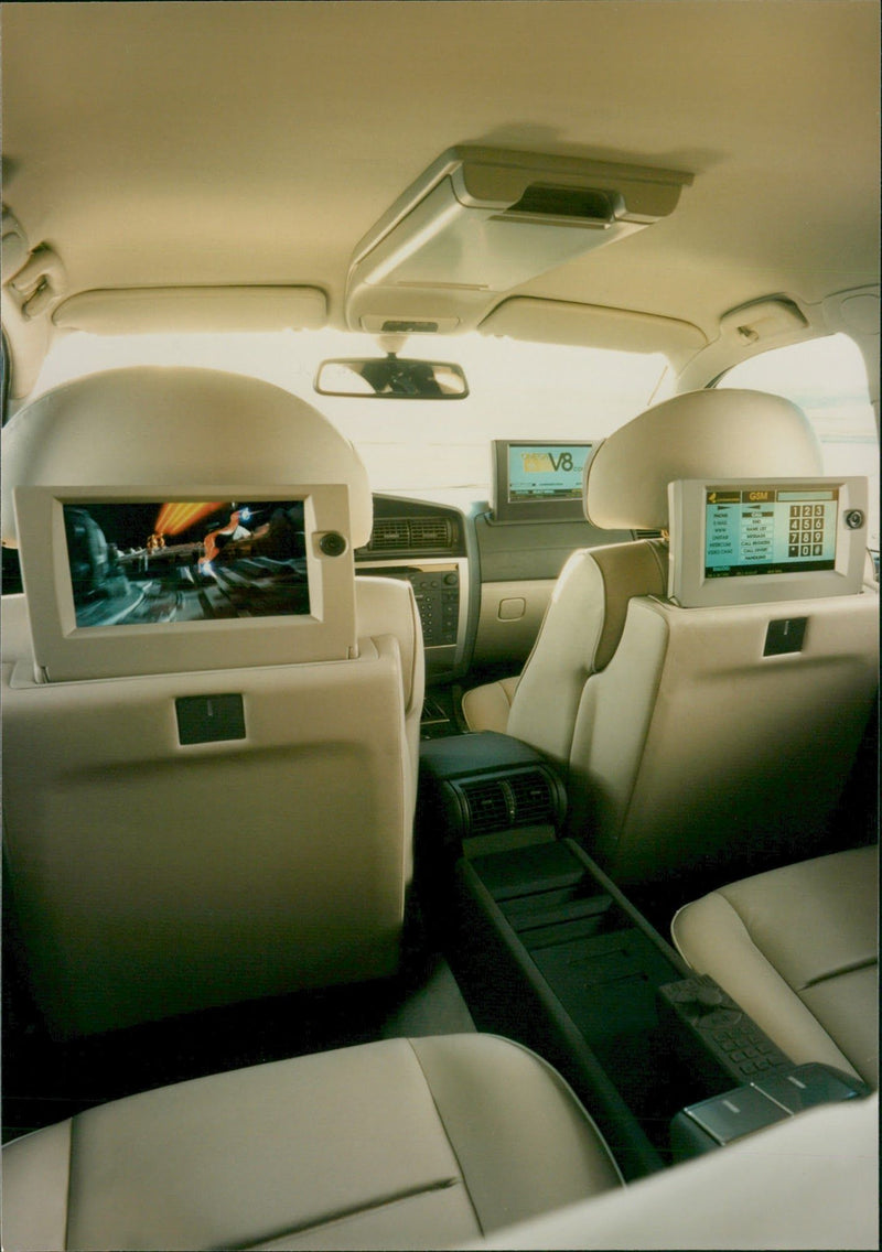 1999 Opel Omega - Vintage Photograph