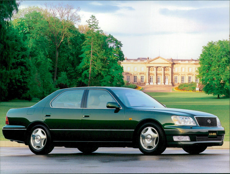 Lexus LS 400 - Vintage Photograph