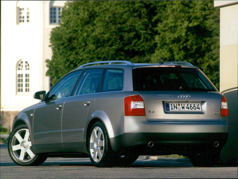 2001 Audi A4 Avant 3.0 quattro - Vintage Photograph