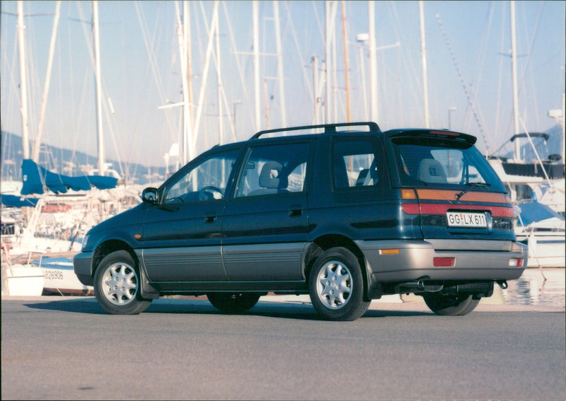 1999 Mitsubishi Santamo - Vintage Photograph