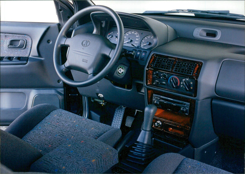 1999 Mitsubishi Santamo - Vintage Photograph