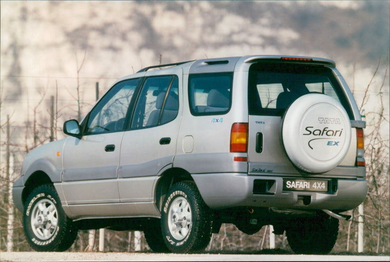 1999 Tata Safari 2.0 - Vintage Photograph