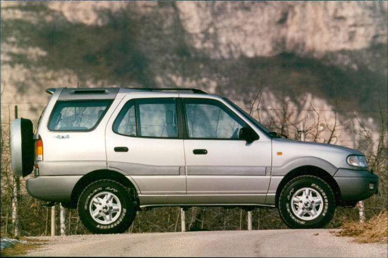 1999 Tata Safari 2.0 - Vintage Photograph