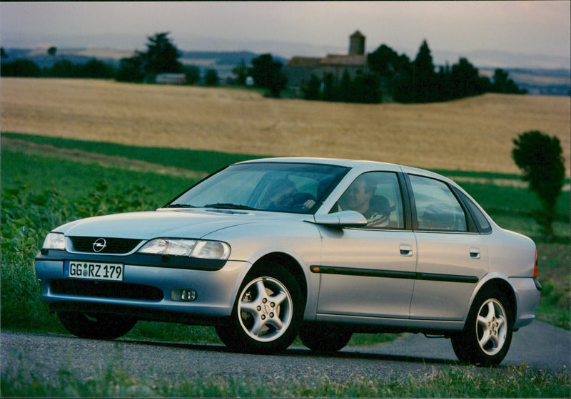 1997 Opel Vectra 2.0 TDI 16V - Vintage Photograph