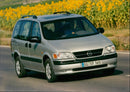 1997 Opel Sintra 2.2 TDI 16V - Vintage Photograph