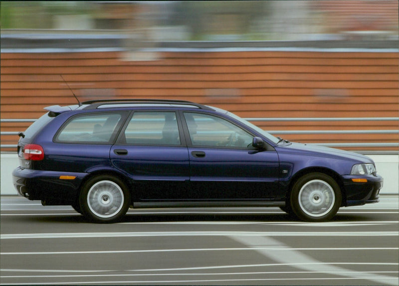 Volvo V40 X-Sight - Vintage Photograph