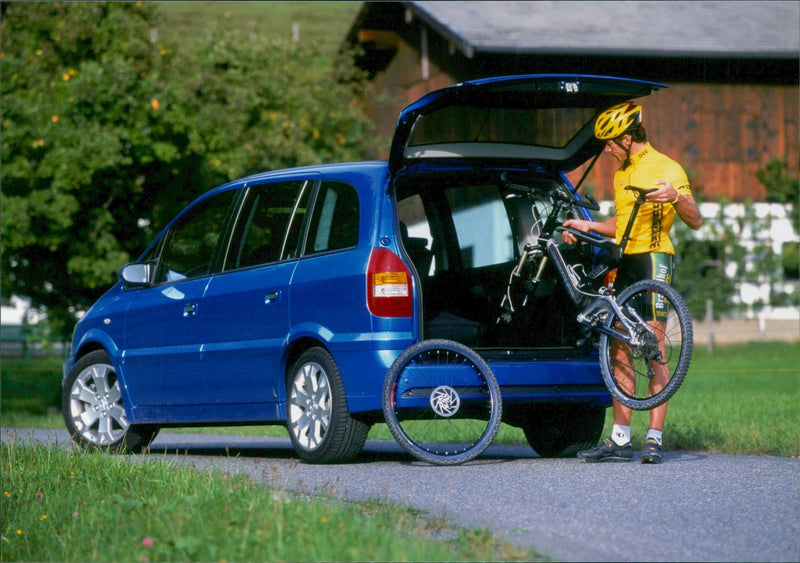 Opel Zafira OPC - Vintage Photograph