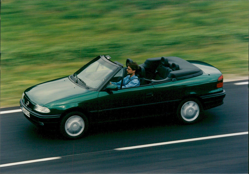 Opel Astra Cabrio Ambiente - Vintage Photograph