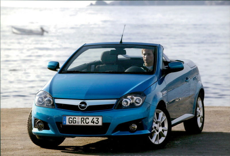 Opel Tigra TwinTop - Vintage Photograph